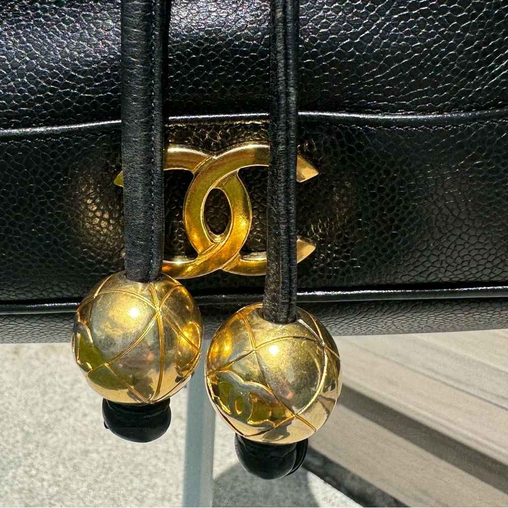 CHANEL RARE vintage 1991,6 CC bucket bag,auth. Card, box, dust bag. LARGE SIZE - Picture 8 of 16